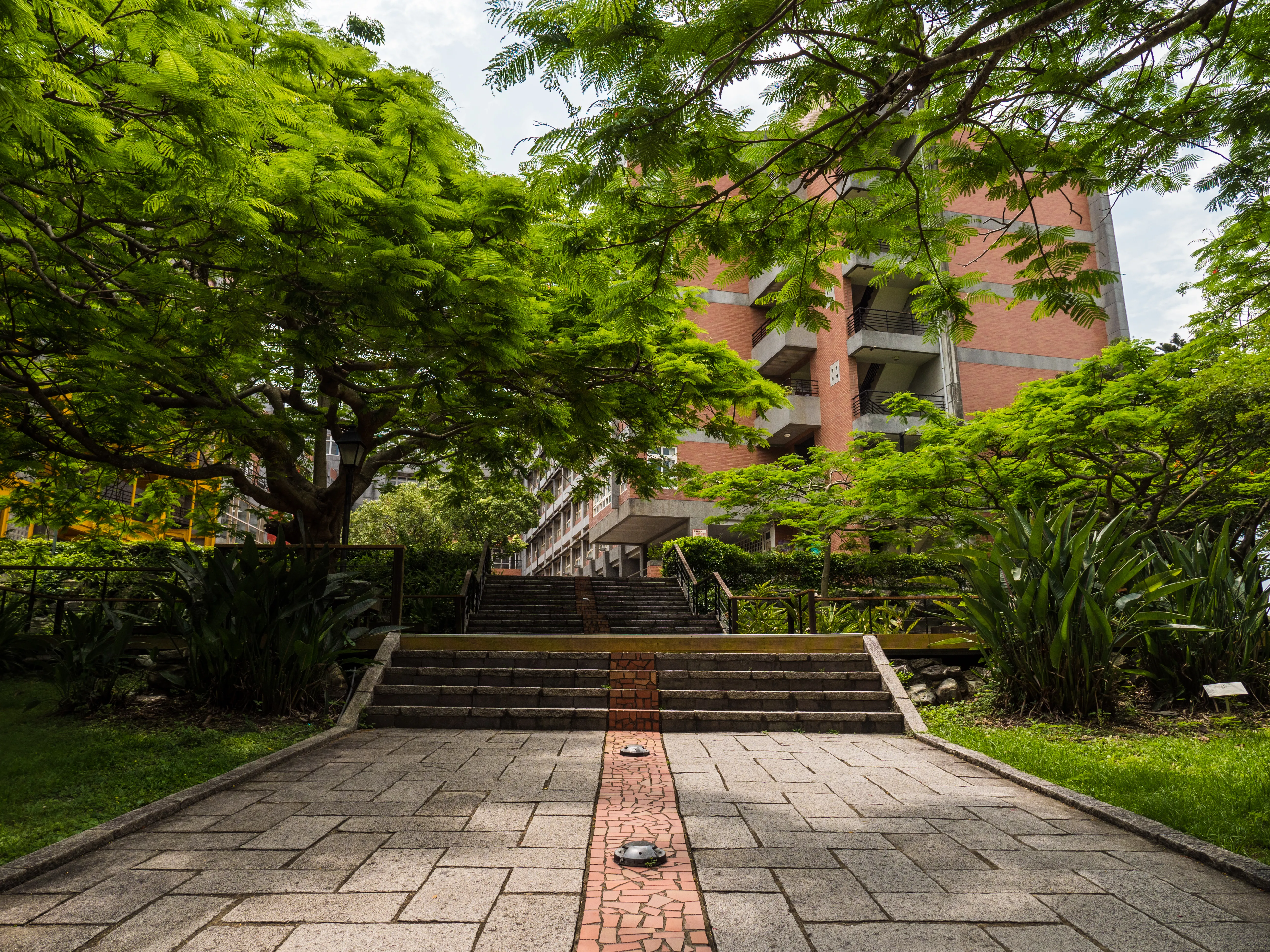 Chung Hua University sign